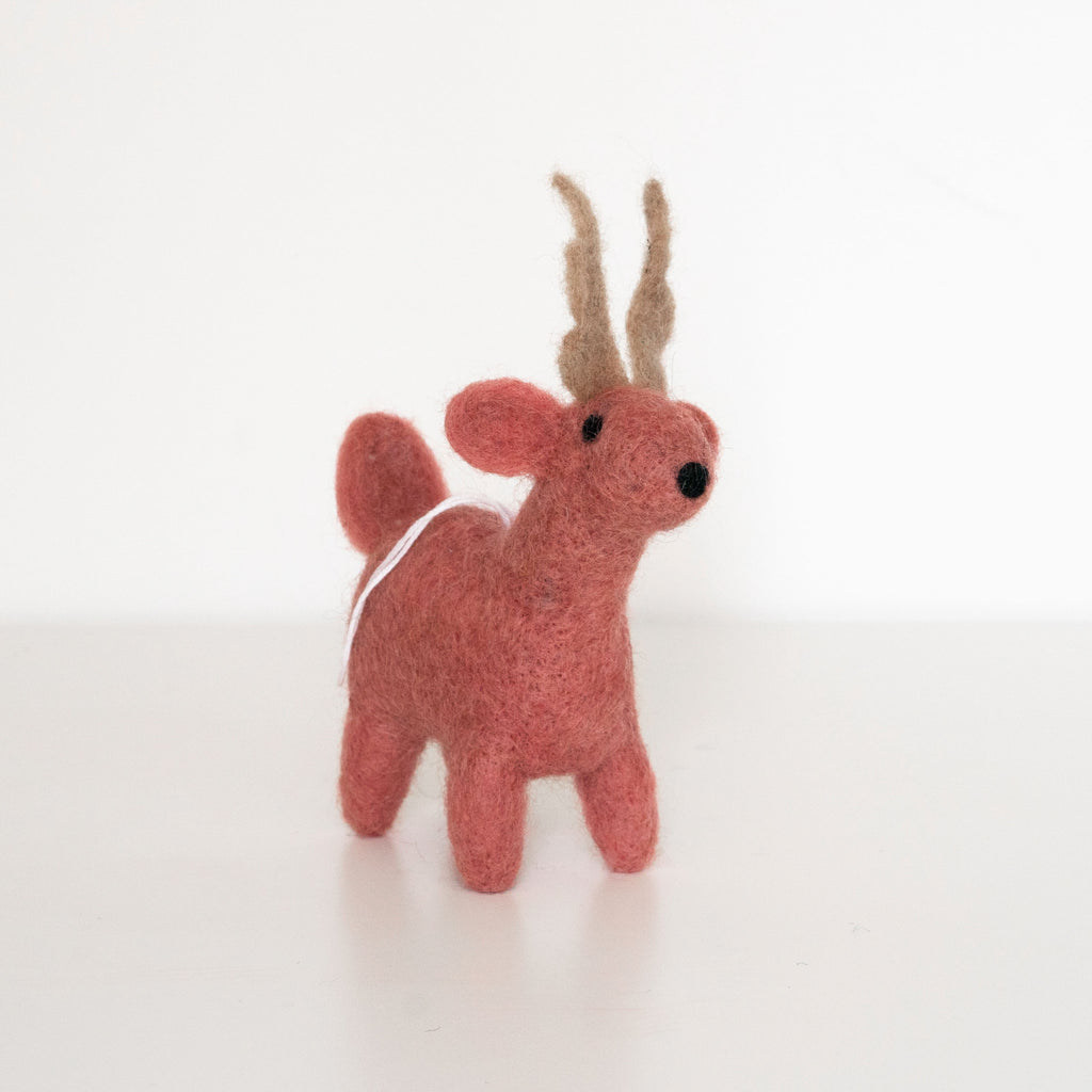 How cute is this deer ornament? A great gift for the outdoors lover in your life!